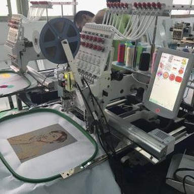 Portret / Photo vez Vezenje Eno glavo 15 Needles Cap vezilni stroj