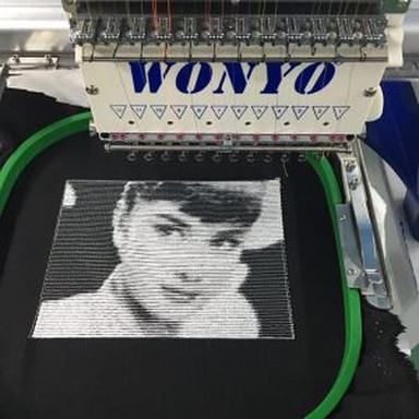 Oblikovanje fotografij Računalniško vezen stroj z eno glavo